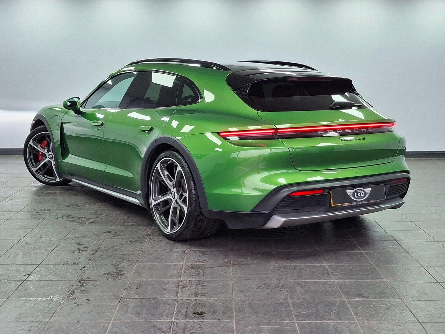 Used Porsche Taycan 2021 for sale - 77107632: Photo 12