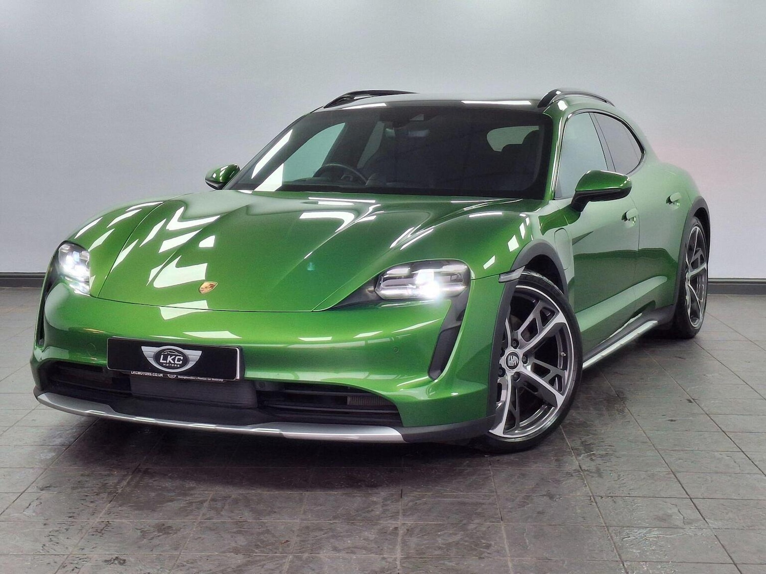 Used Porsche Taycan 2021 for sale - 77107632: Photo 43