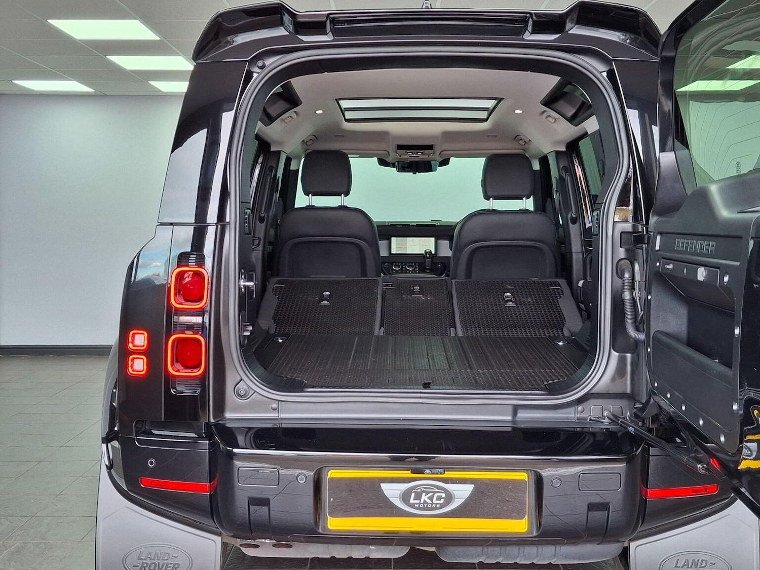 Used Land Rover Defender 110 2022 for sale - 78031696: Photo 26