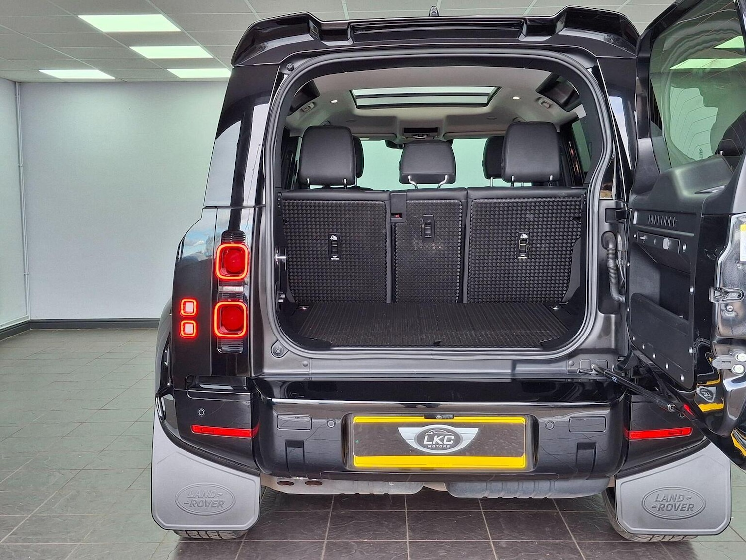 Used Land Rover Defender 110 2022 for sale - 78031696: Photo 27