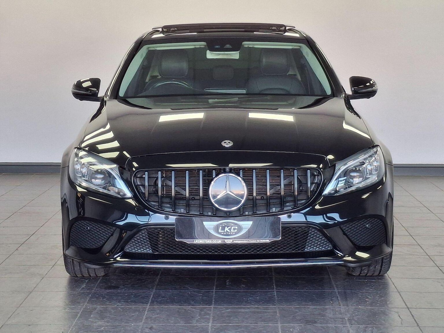 Used Mercedes-Benz C Class 2019 for sale - 76725591: Photo 2