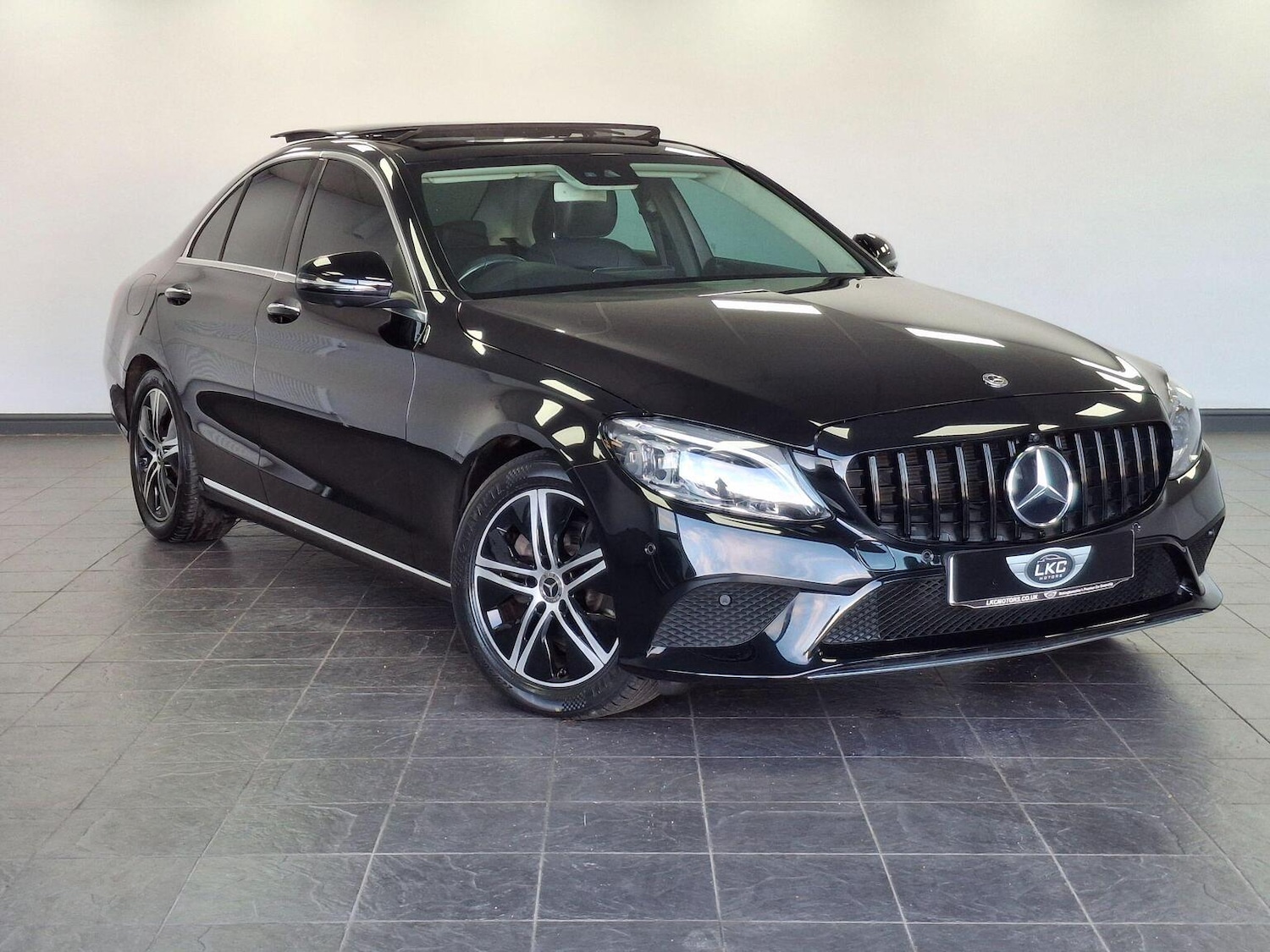 Used Mercedes-Benz C Class 2019 for sale - 76725591: Photo 3