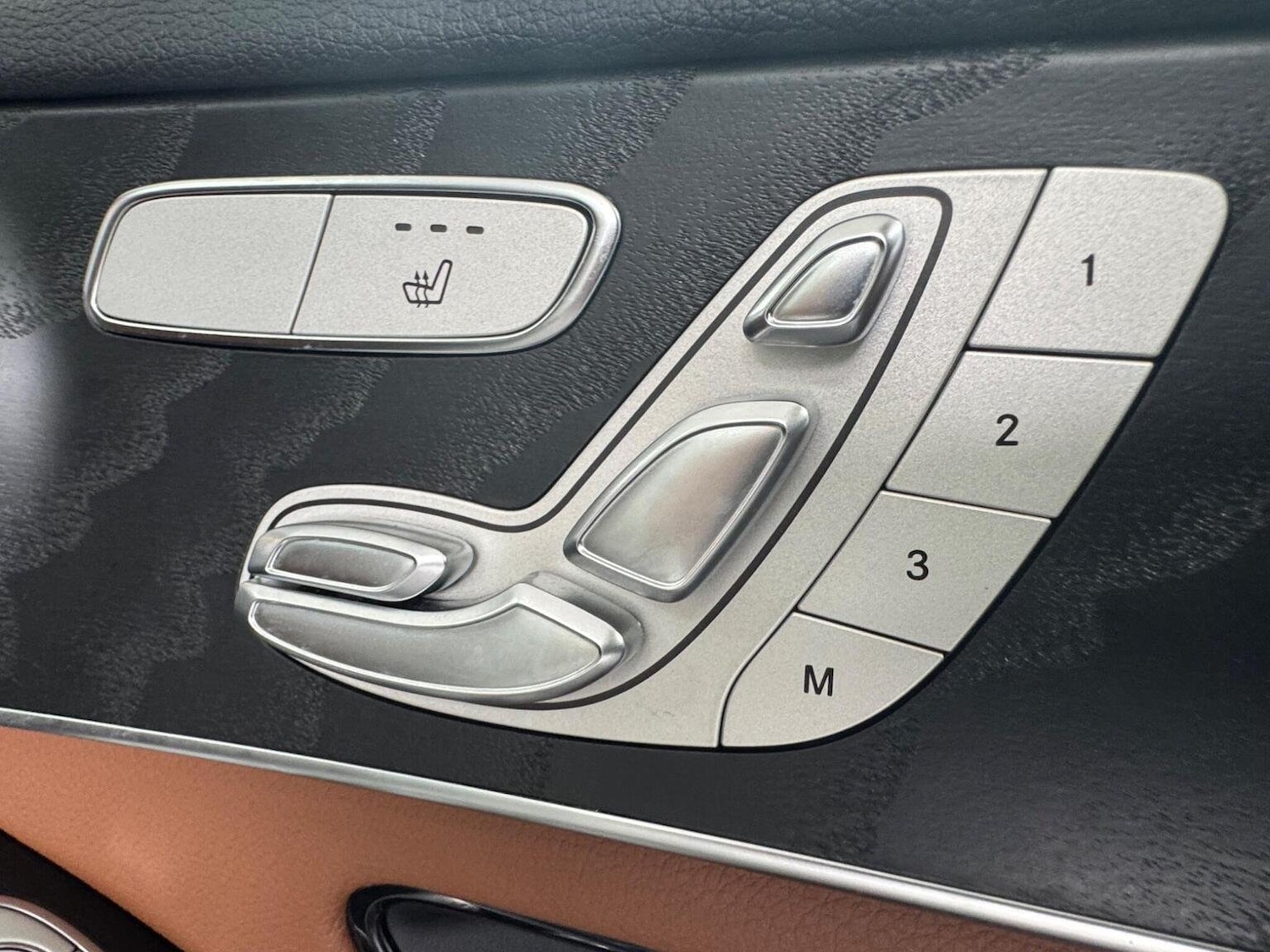 Used Mercedes-Benz GLC 2020 for sale - 78168737: Photo 37