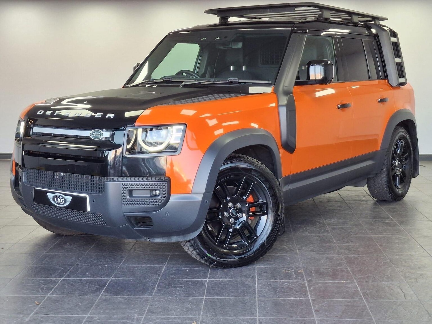 Used Land Rover Defender 2023 for sale - 77020582: Photo 1