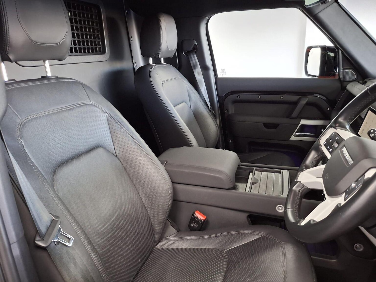 Used Land Rover Defender 2023 for sale - 77020582: Photo 10