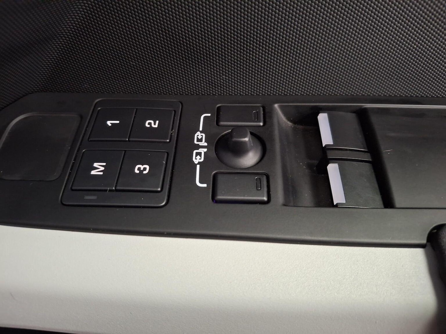 Used Land Rover Defender 2023 for sale - 77020582: Photo 16