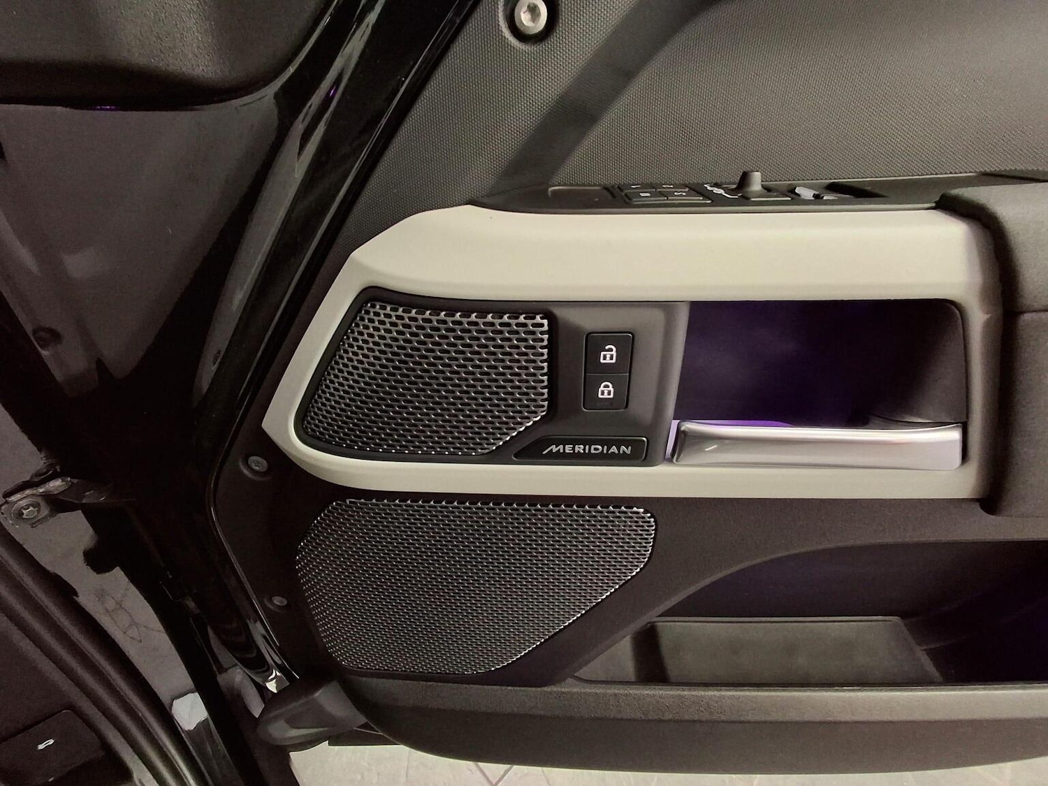 Used Land Rover Defender 2023 for sale - 77020582: Photo 17