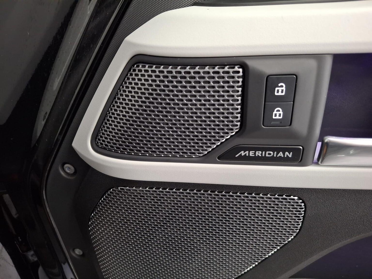 Used Land Rover Defender 2023 for sale - 77020582: Photo 18