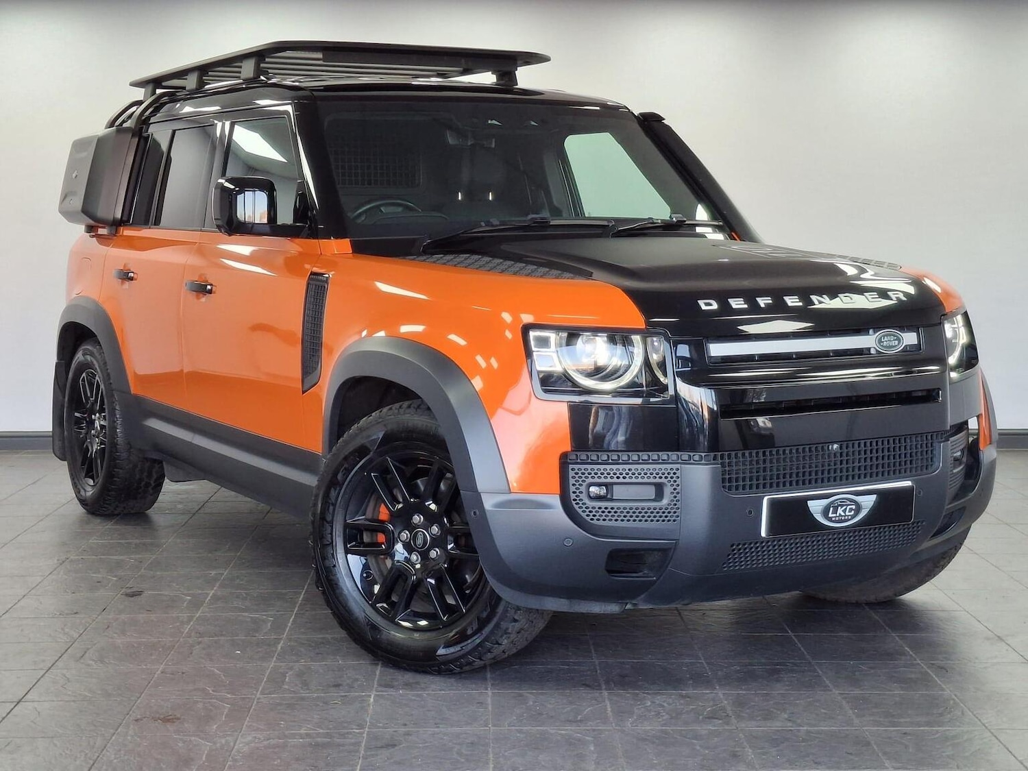 Used Land Rover Defender 2023 for sale - 77020582: Photo 2