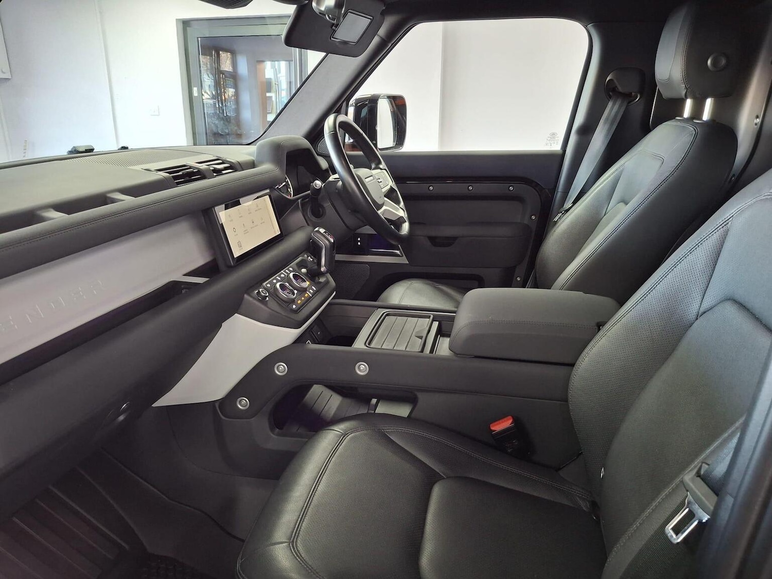 Used Land Rover Defender 2023 for sale - 77020582: Photo 25