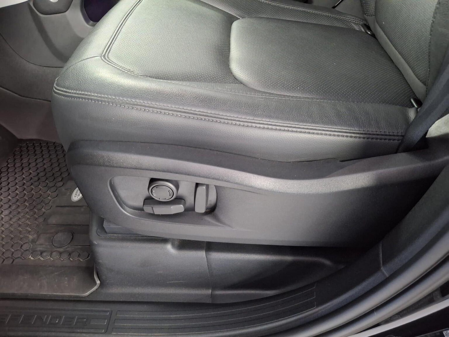 Used Land Rover Defender 2023 for sale - 77020582: Photo 41