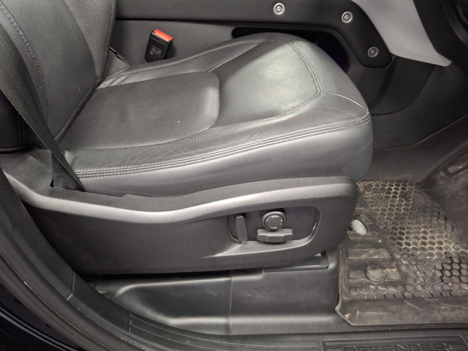 Used Land Rover Defender 2023 for sale - 77020582: Photo 43