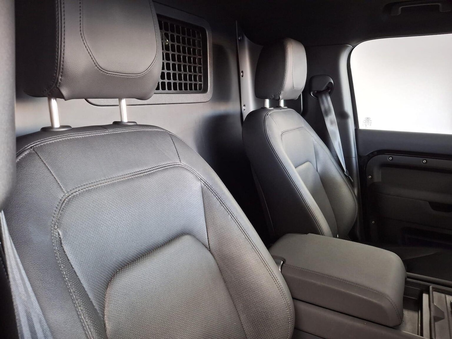 Used Land Rover Defender 2023 for sale - 77020582: Photo 44