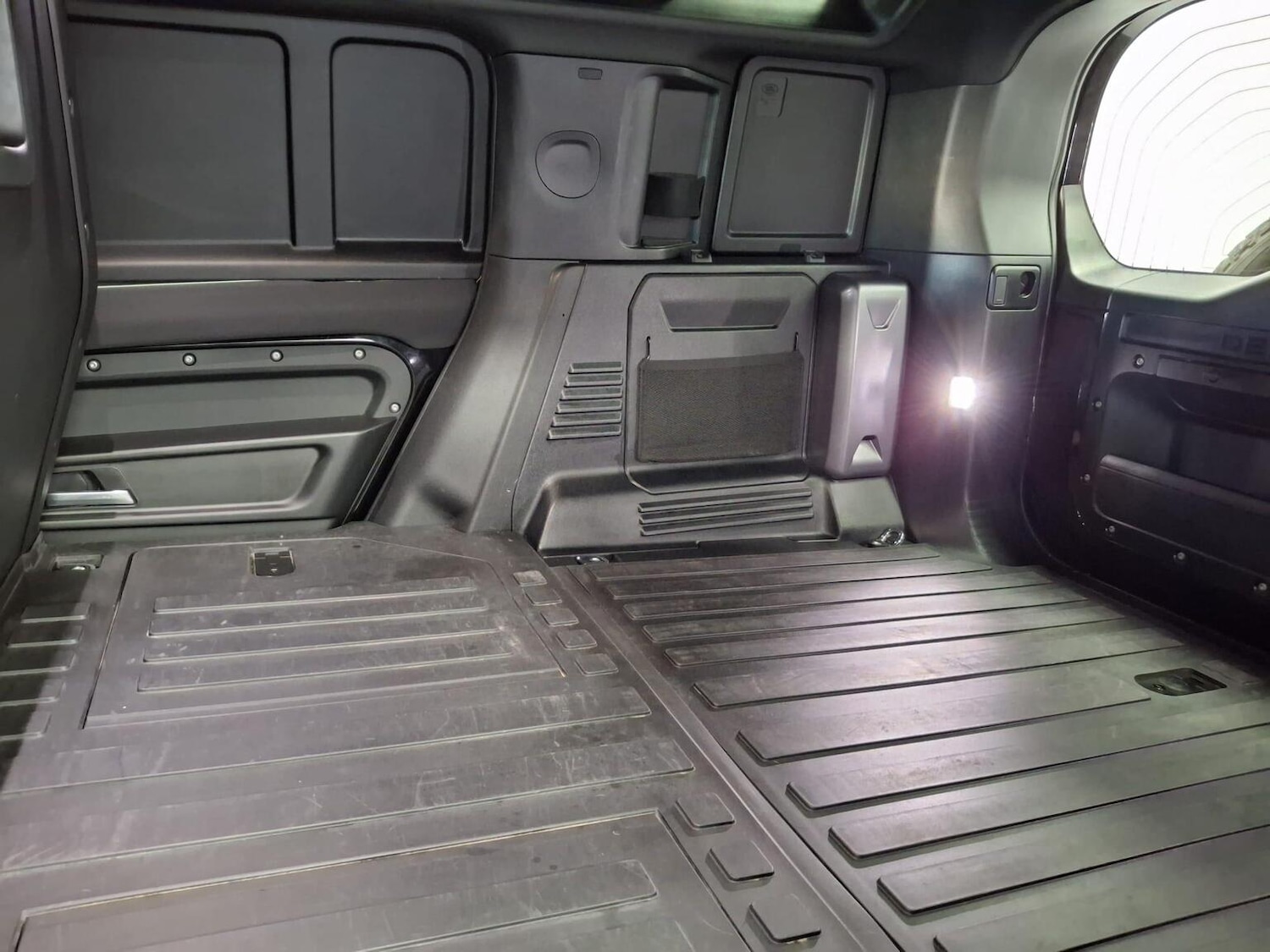 Used Land Rover Defender 2023 for sale - 77020582: Photo 46