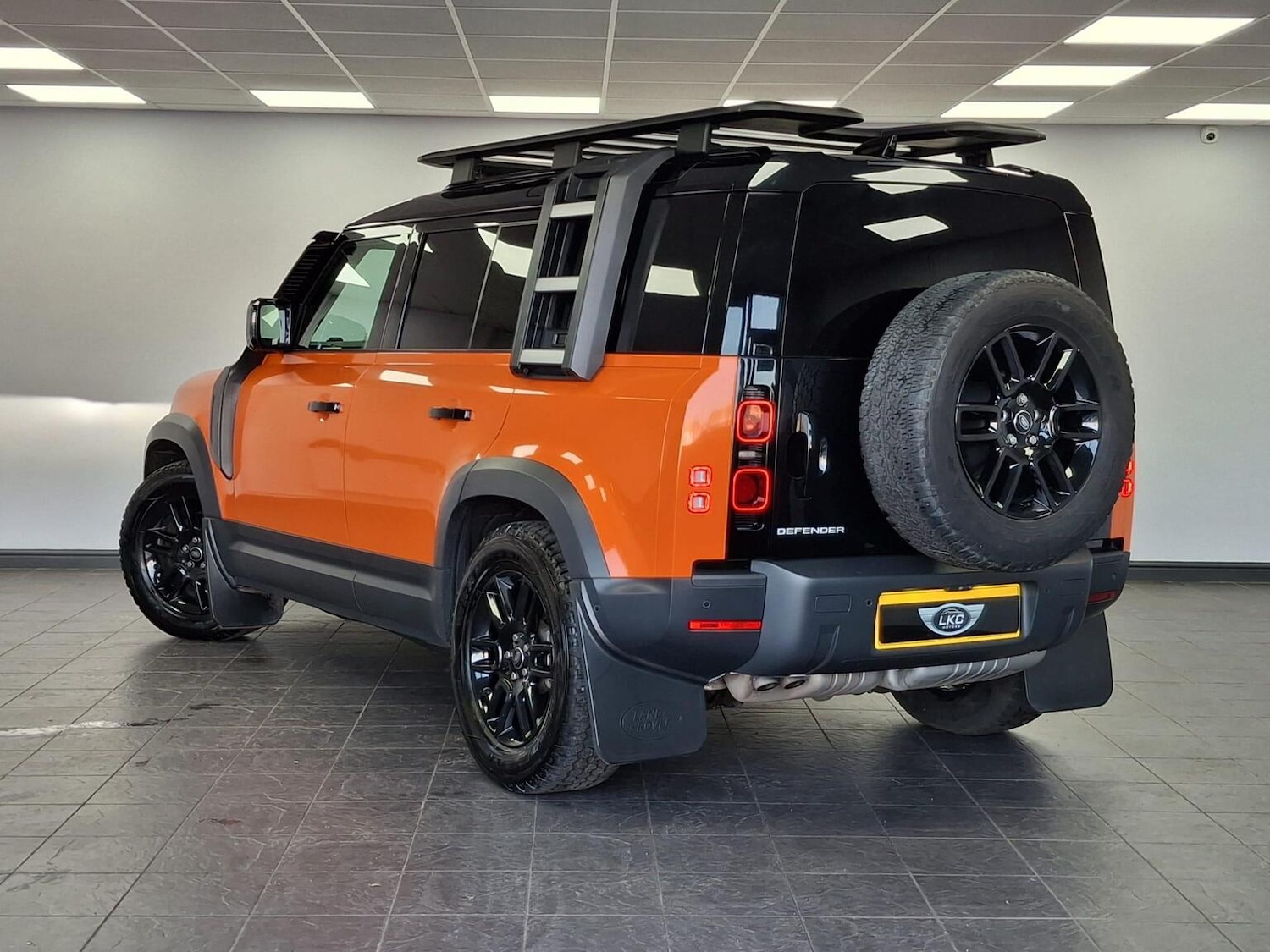 Used Land Rover Defender 2023 for sale - 77020582: Photo 5