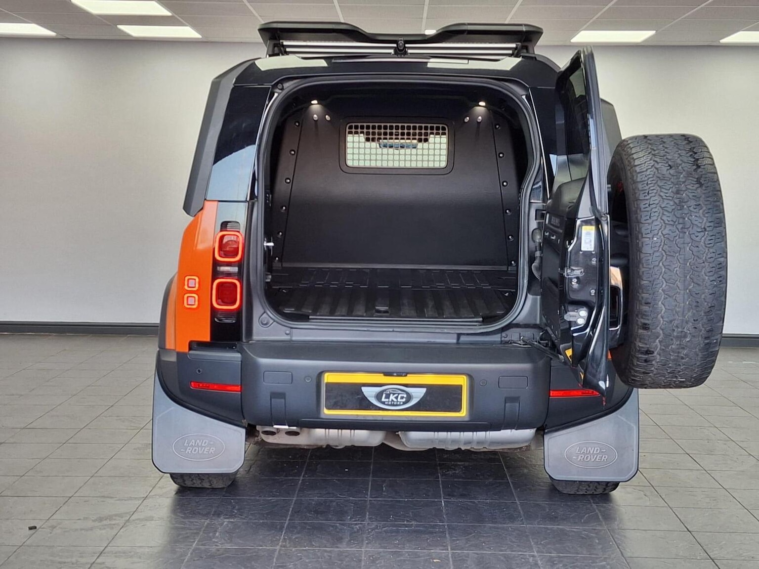 Used Land Rover Defender 2023 for sale - 77020582: Photo 7