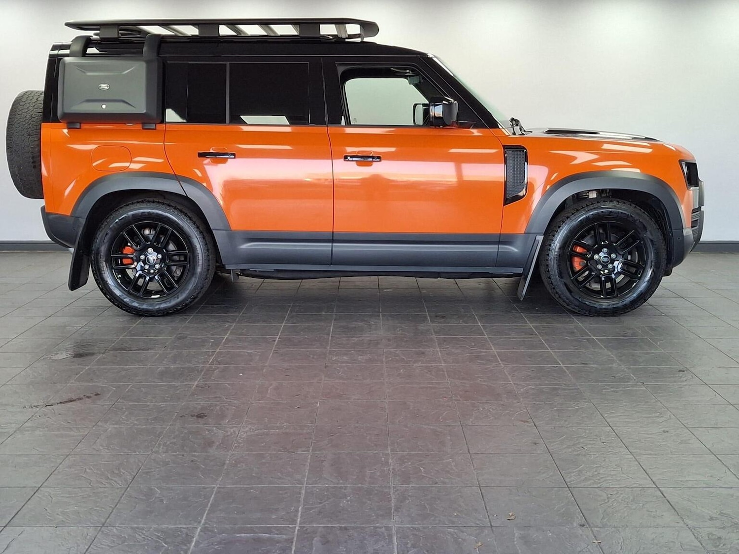 Used Land Rover Defender 2023 for sale - 77020582: Photo 8