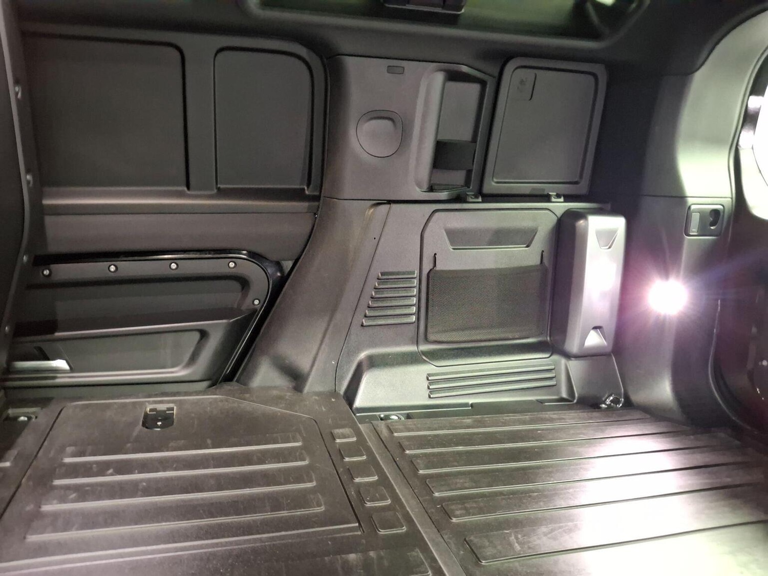 Used Land Rover Defender 110 2023 for sale - 77020582: Photo 87