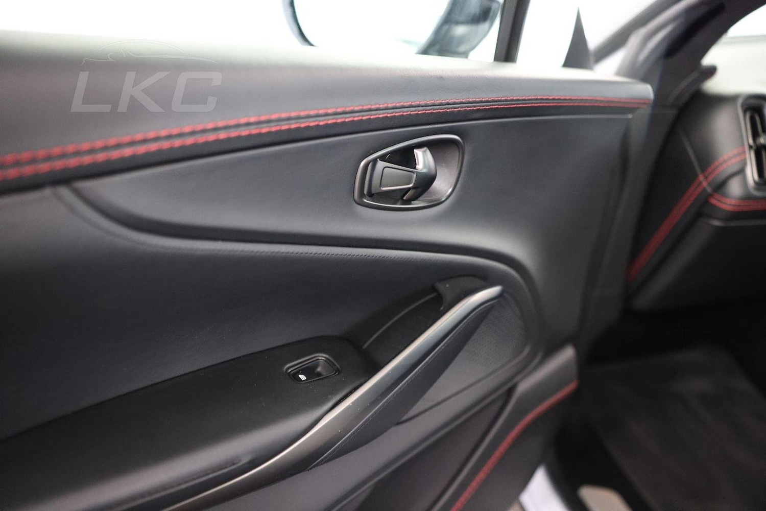 Used Aston Martin DBX 2020 for sale - 76769367: Photo 38