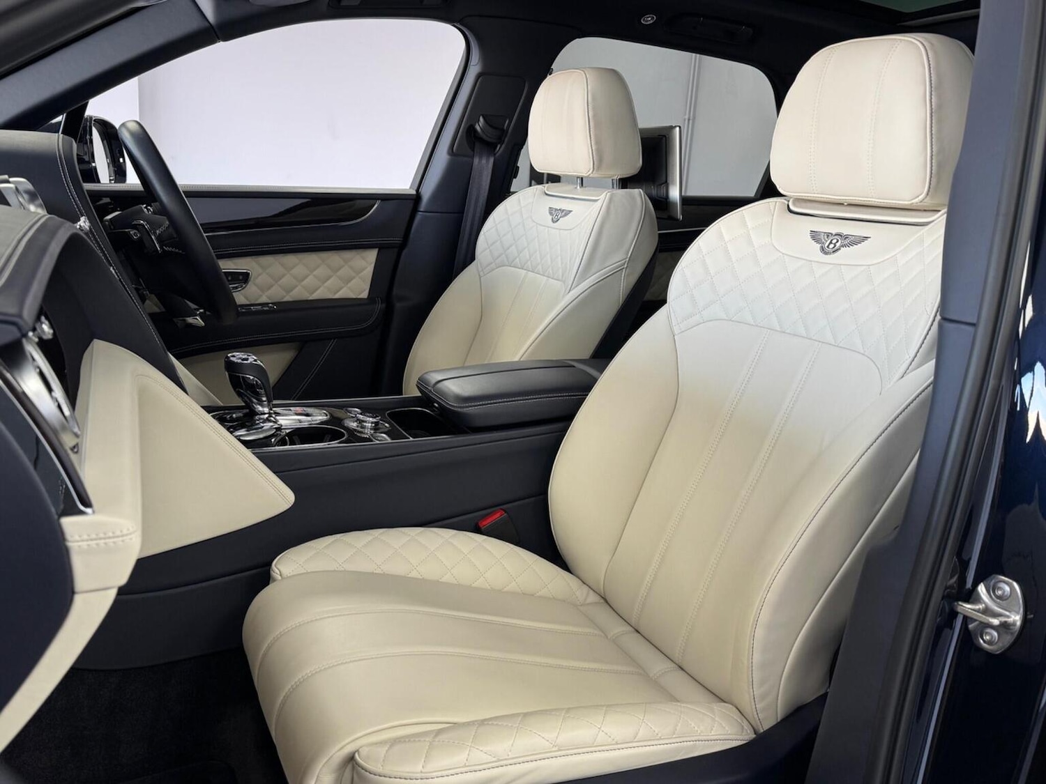 Used Bentley Bentayga 2018 for sale - 76560016: Photo 11