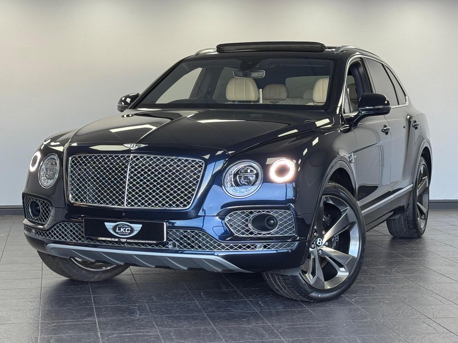 Used Bentley Bentayga 2018 for sale - 76560016: Photo 50