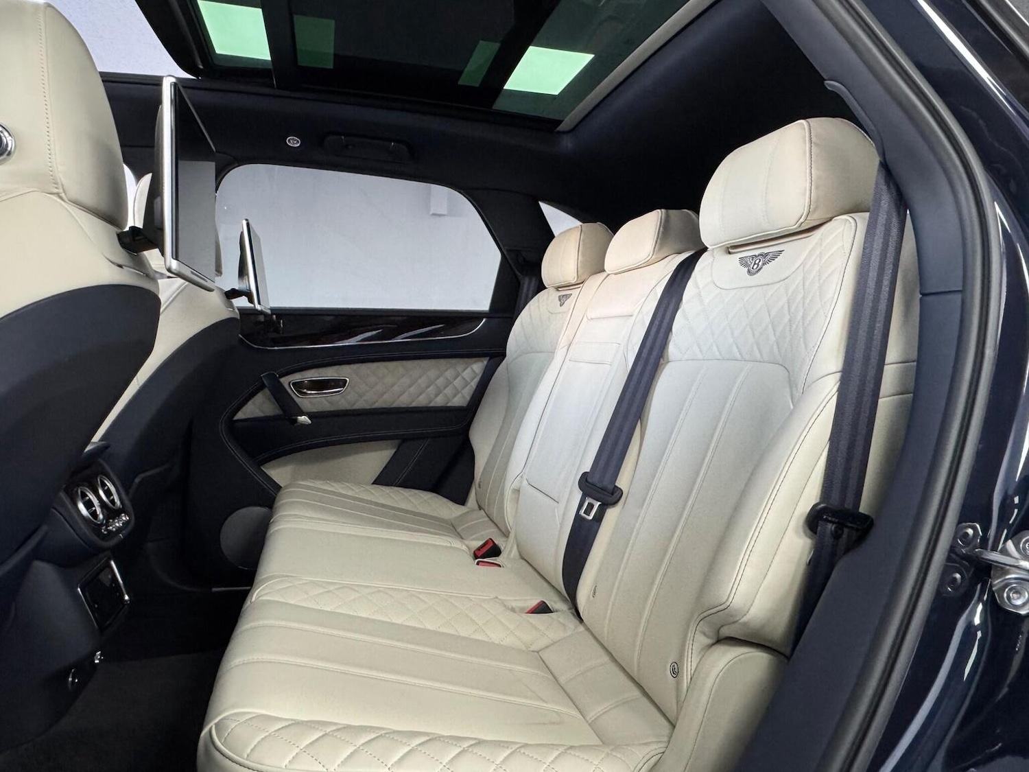 Used Bentley Bentayga 2018 for sale - 76560016: Photo 52