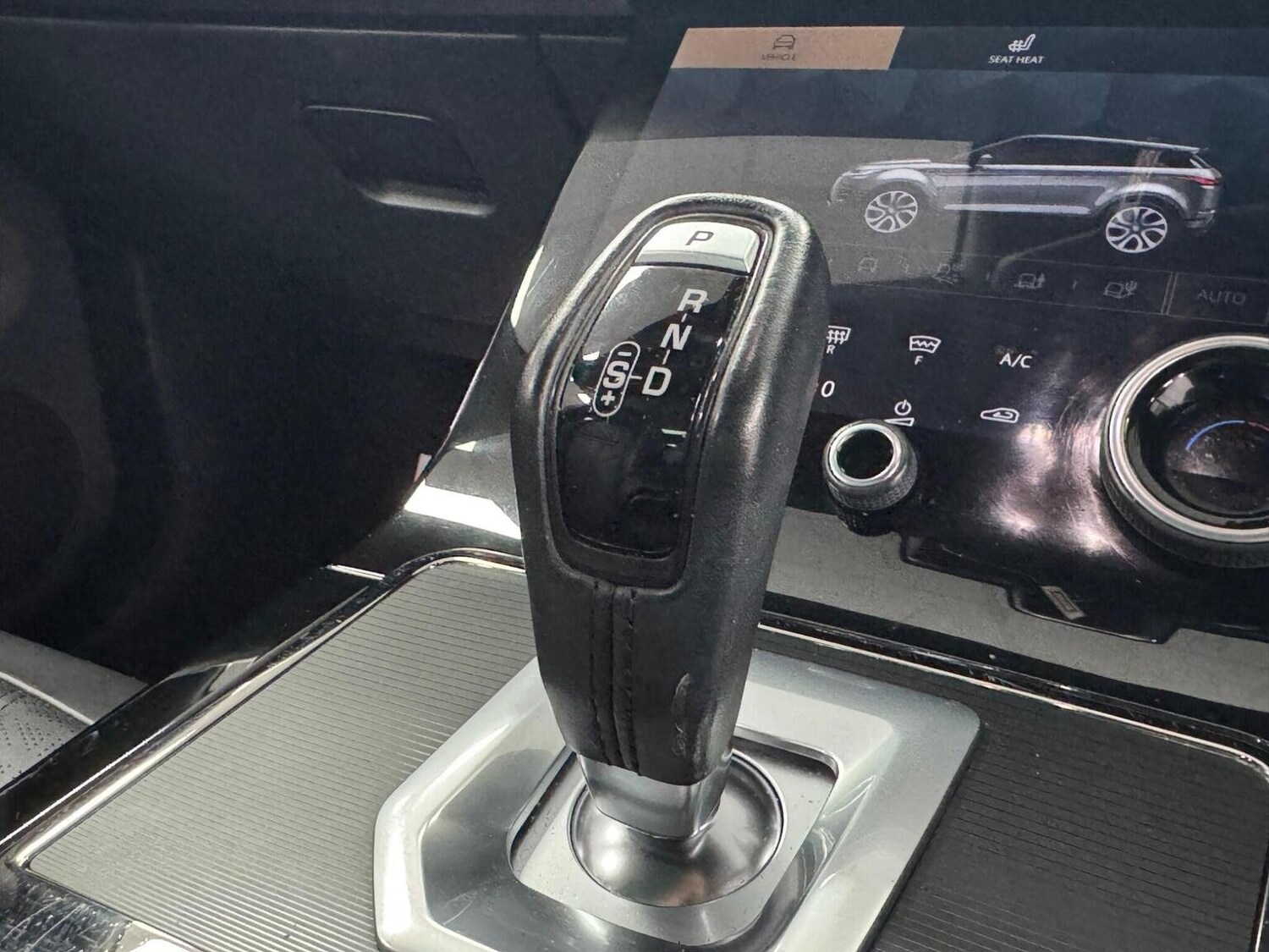 Used Land Rover Range Rover Evoque 2023 for sale - 77464449: Photo 29