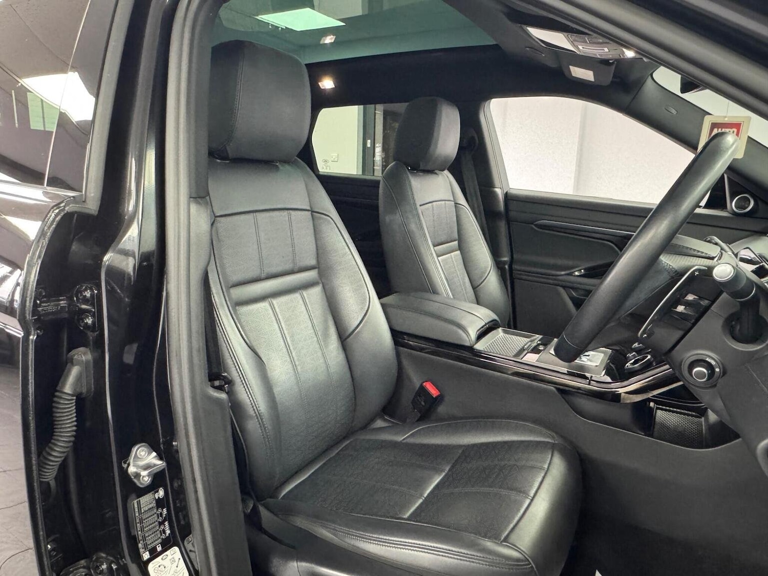 Used Land Rover Range Rover Evoque 2023 for sale - 77464449: Photo 5