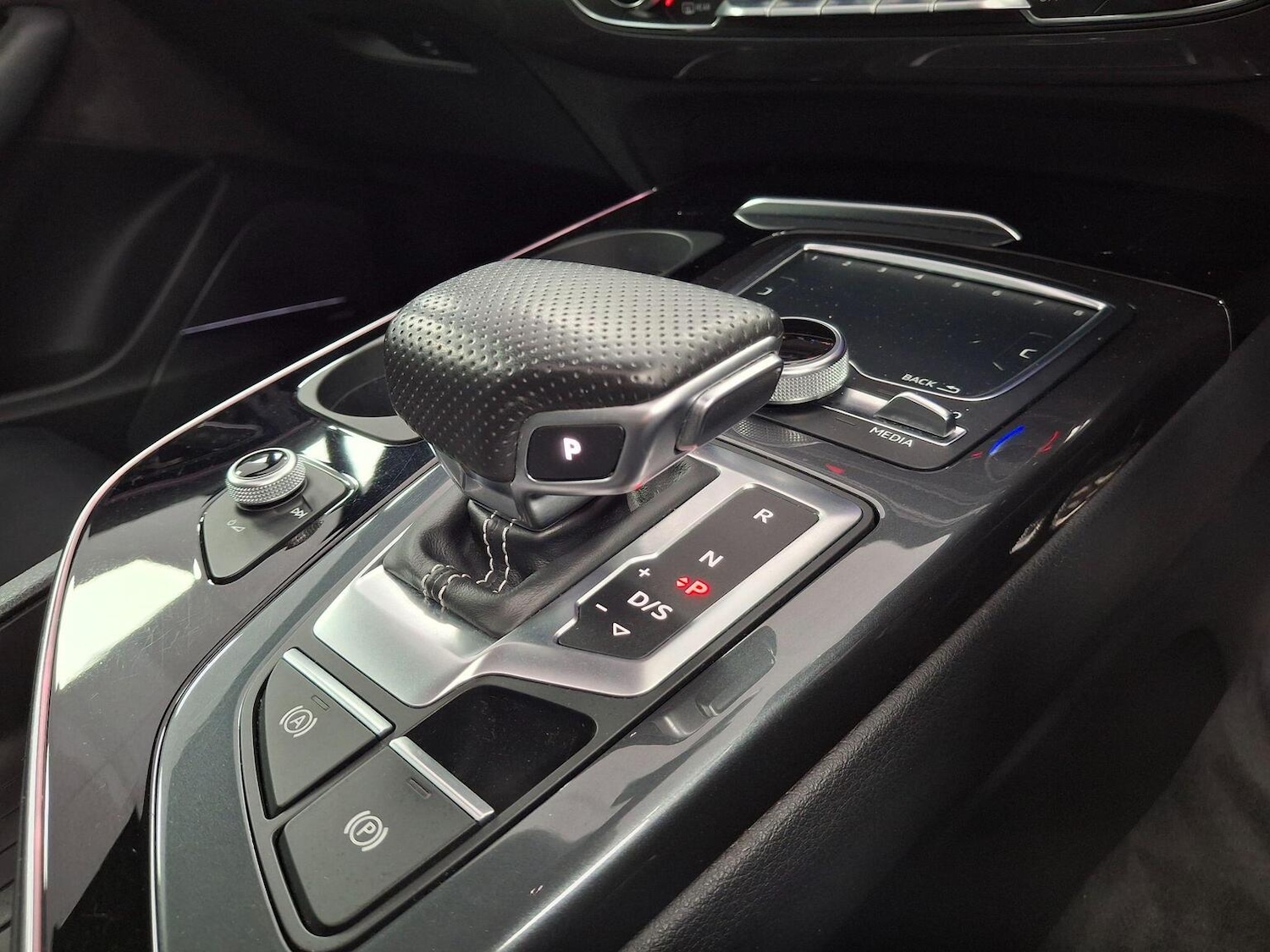 Used Audi Q7 2018 for sale - 77632377: Photo 32