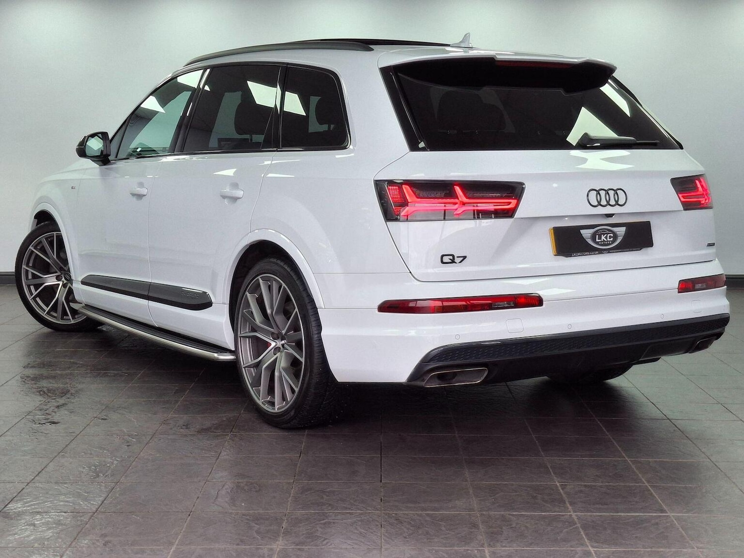Used Audi Q7 2018 for sale - 77632377: Photo 61