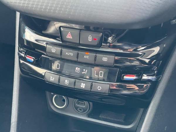 Used Peugeot 2008 2016 for sale - 76227867: Photo 17