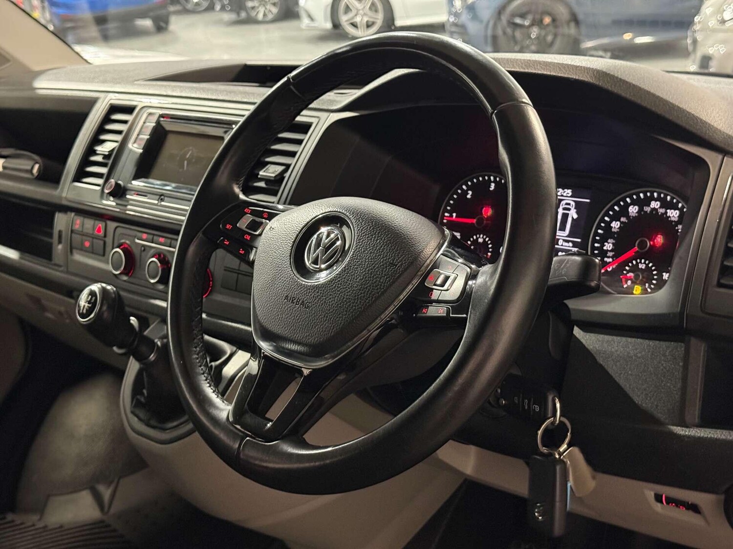 Used Volkswagen Transporter 2019 for sale - 76823580: Photo 32