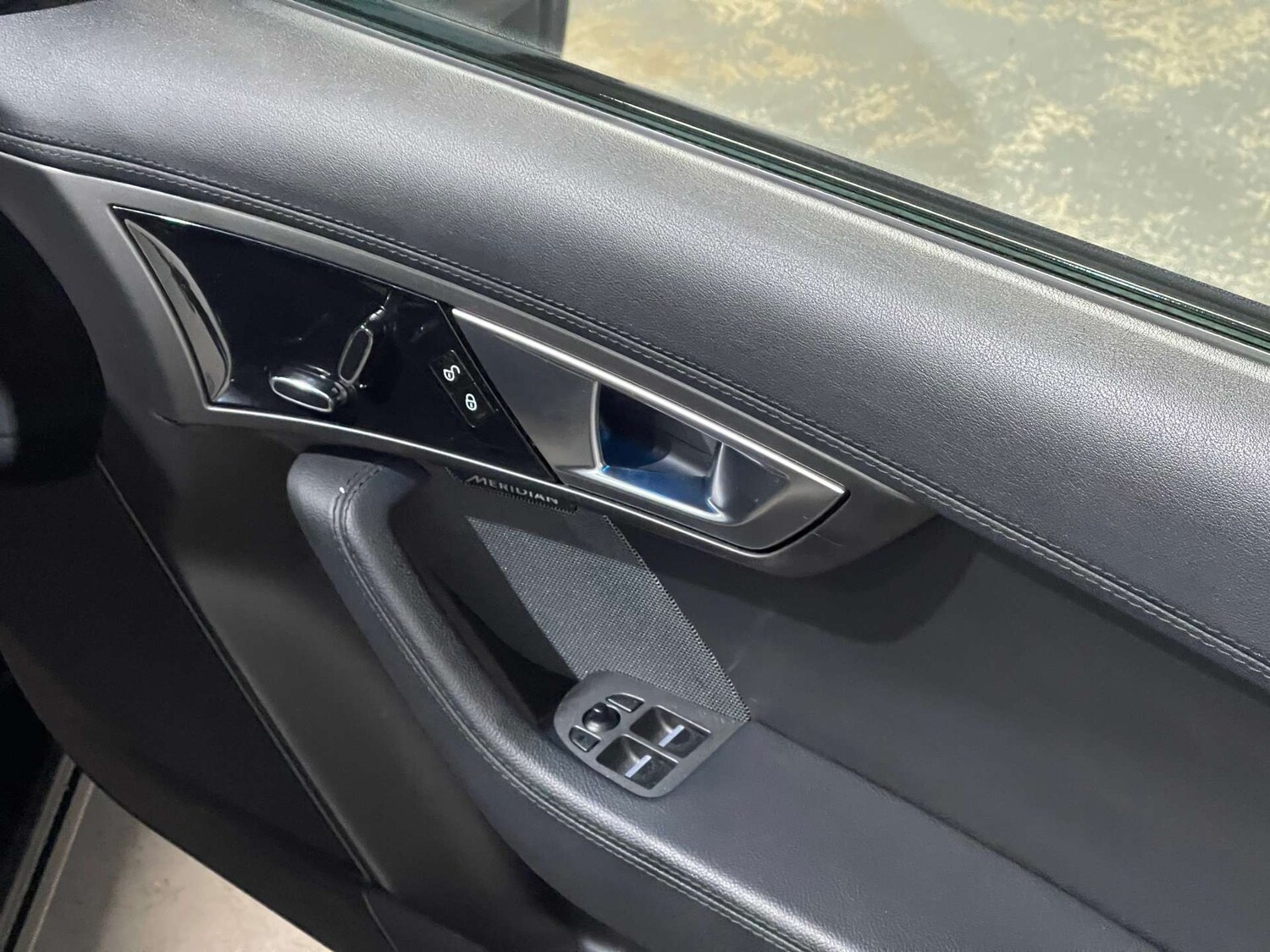 Used Jaguar F-Type 2014 for sale - 77493697: Photo 25