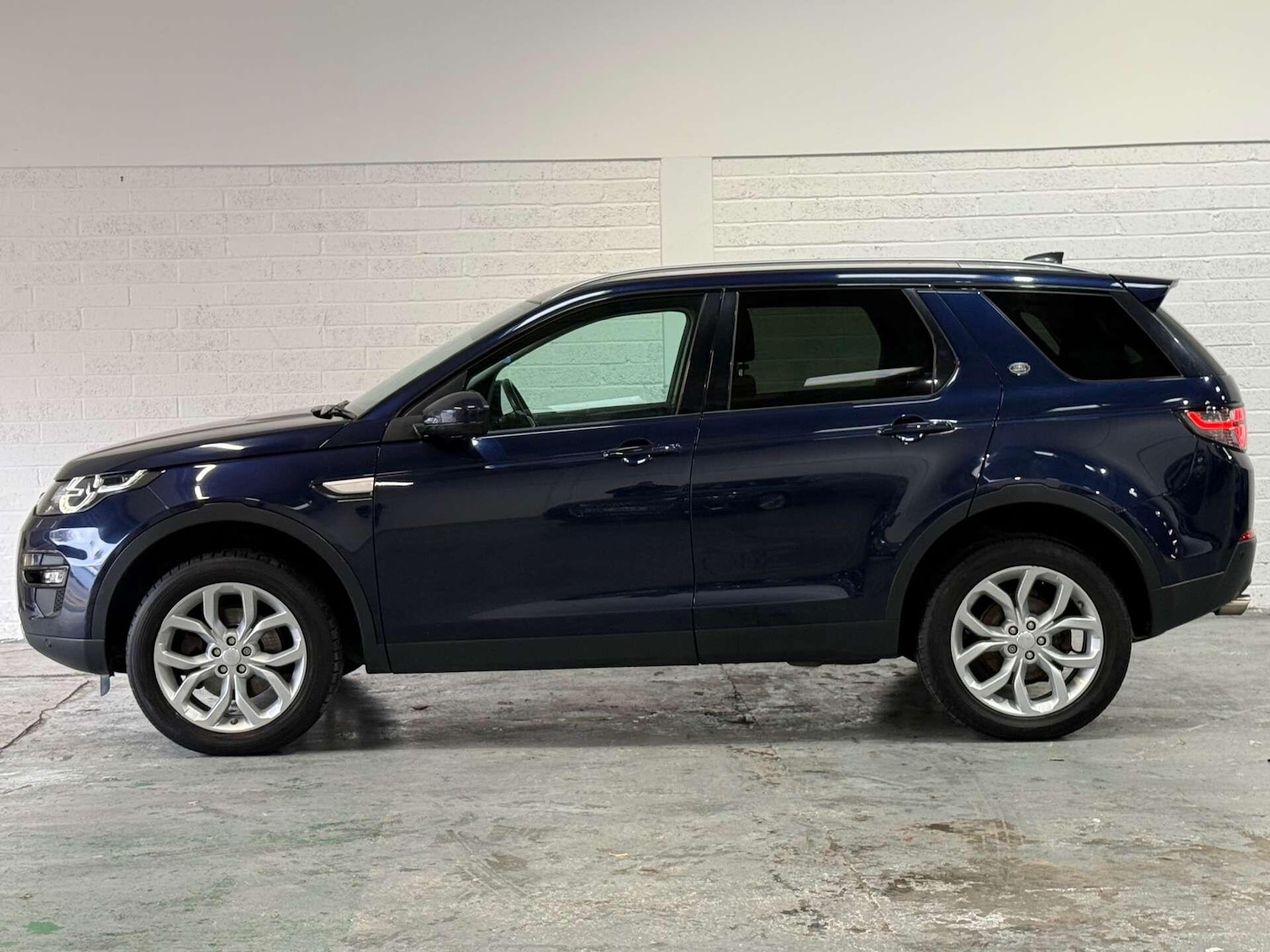 Used Land Rover Discovery Sport 2017 for sale - 76936610: Photo 15