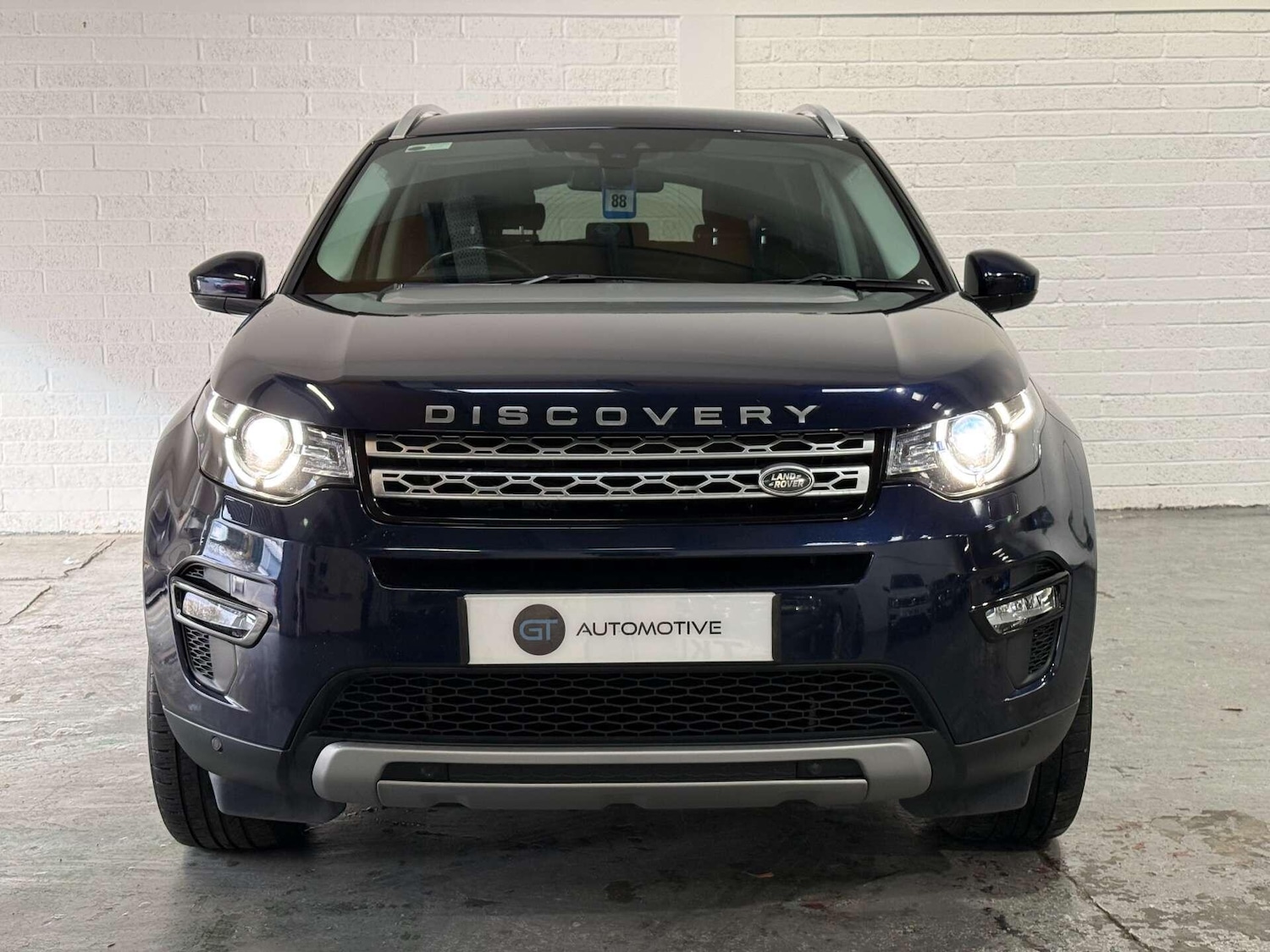 Used Land Rover Discovery Sport 2017 for sale - 76936610: Photo 2