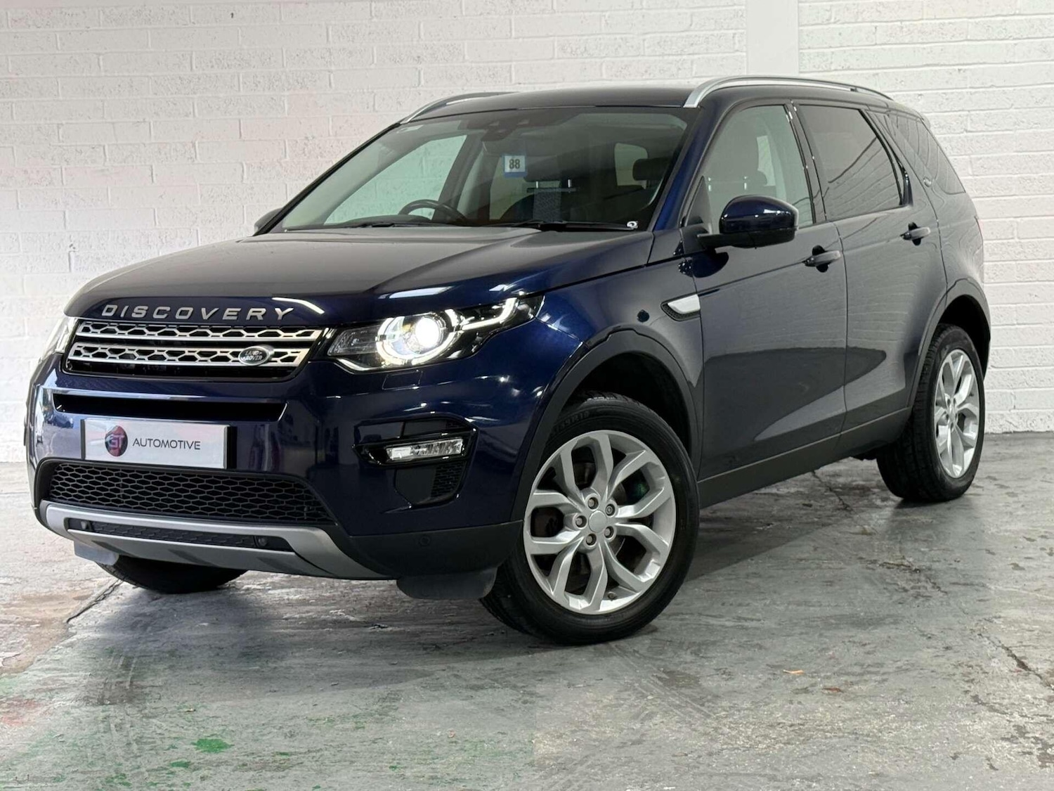Used Land Rover Discovery Sport 2017 for sale - 76936610: Photo 3