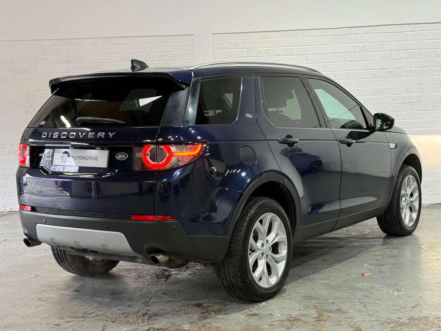 Used Land Rover Discovery Sport 2017 for sale - 76936610: Photo 5