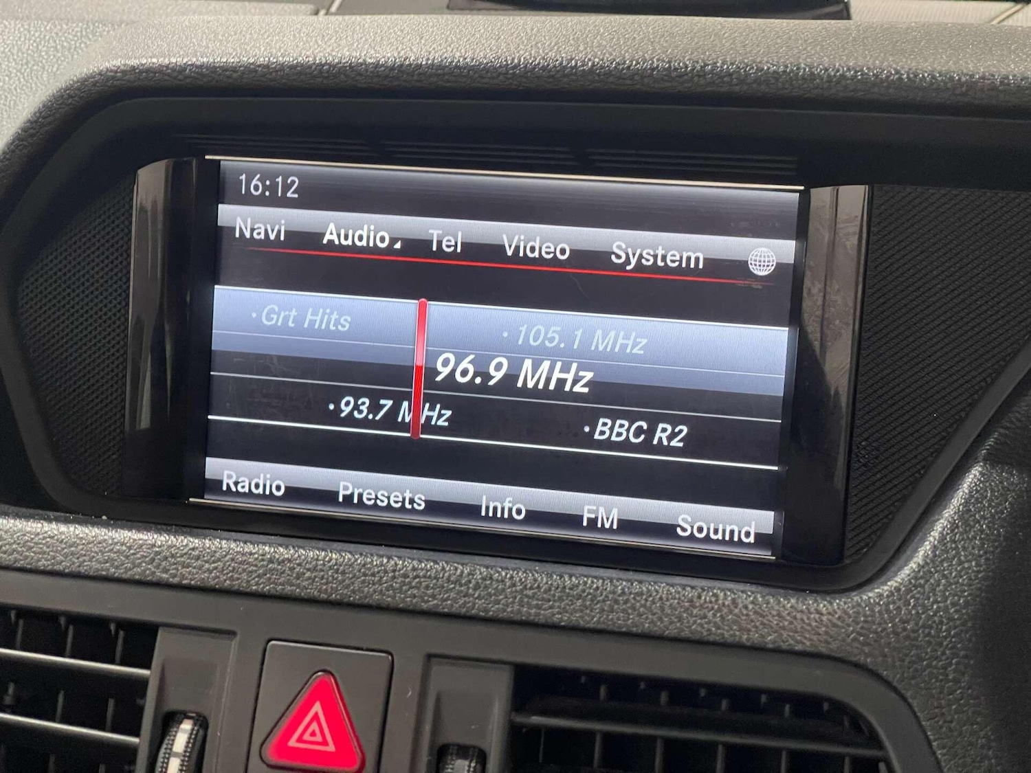 Used Mercedes-Benz E Class 2012 for sale - 76936582: Photo 16