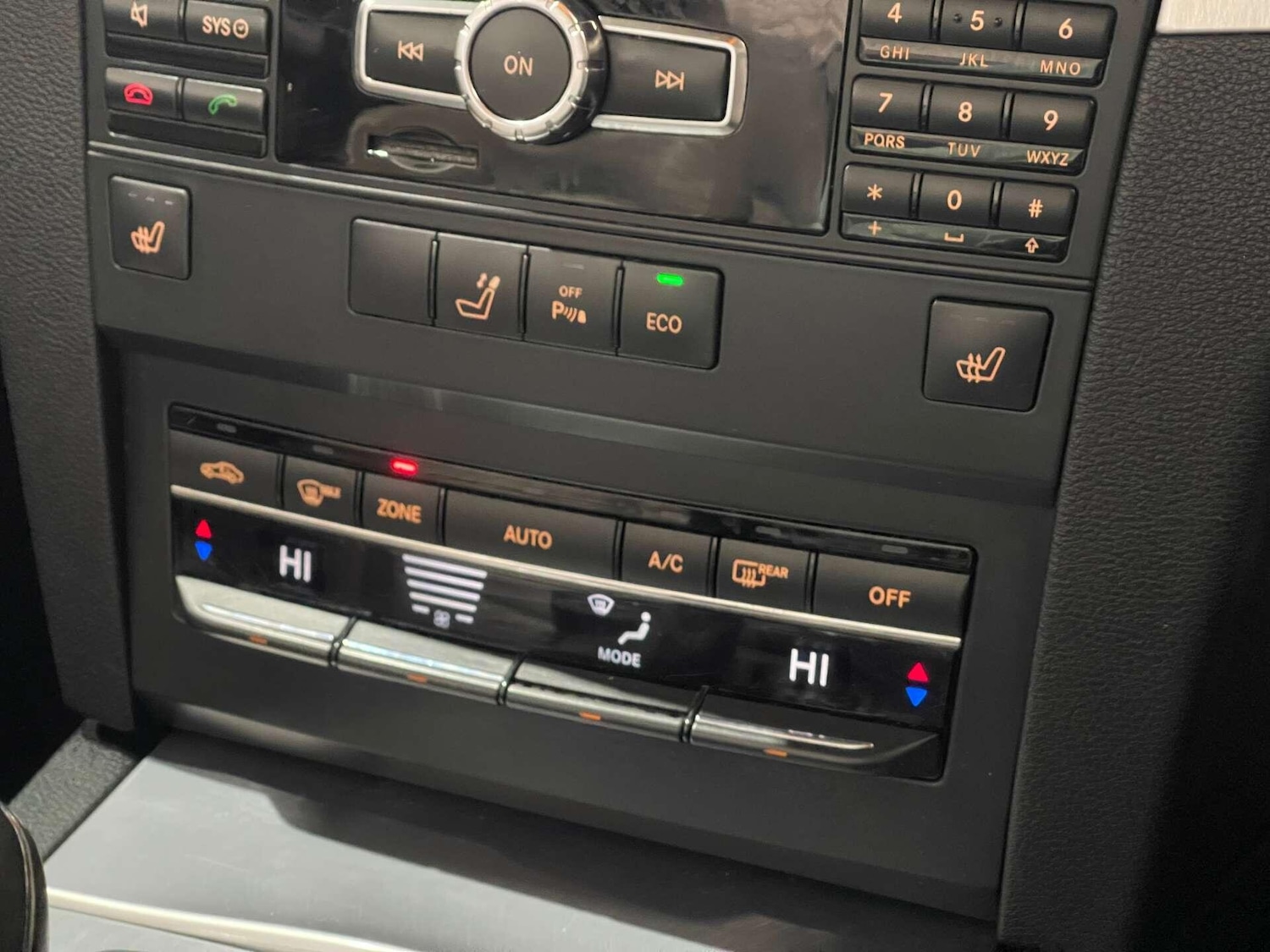 Used Mercedes-Benz E Class 2012 for sale - 76936582: Photo 28