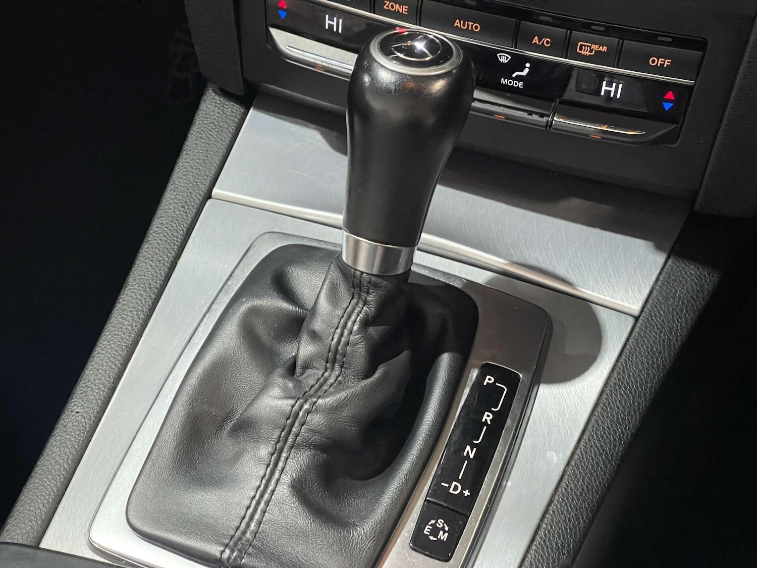 Used Mercedes-Benz E Class 2012 for sale - 76936582: Photo 32