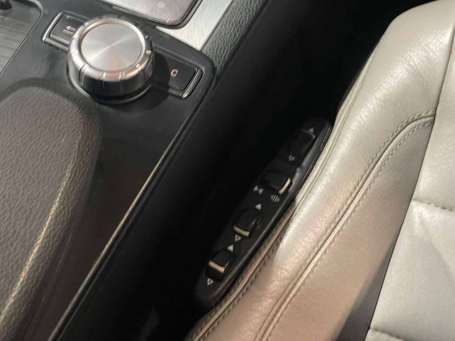 Used Mercedes-Benz E Class 2012 for sale - 76936582: Photo 35