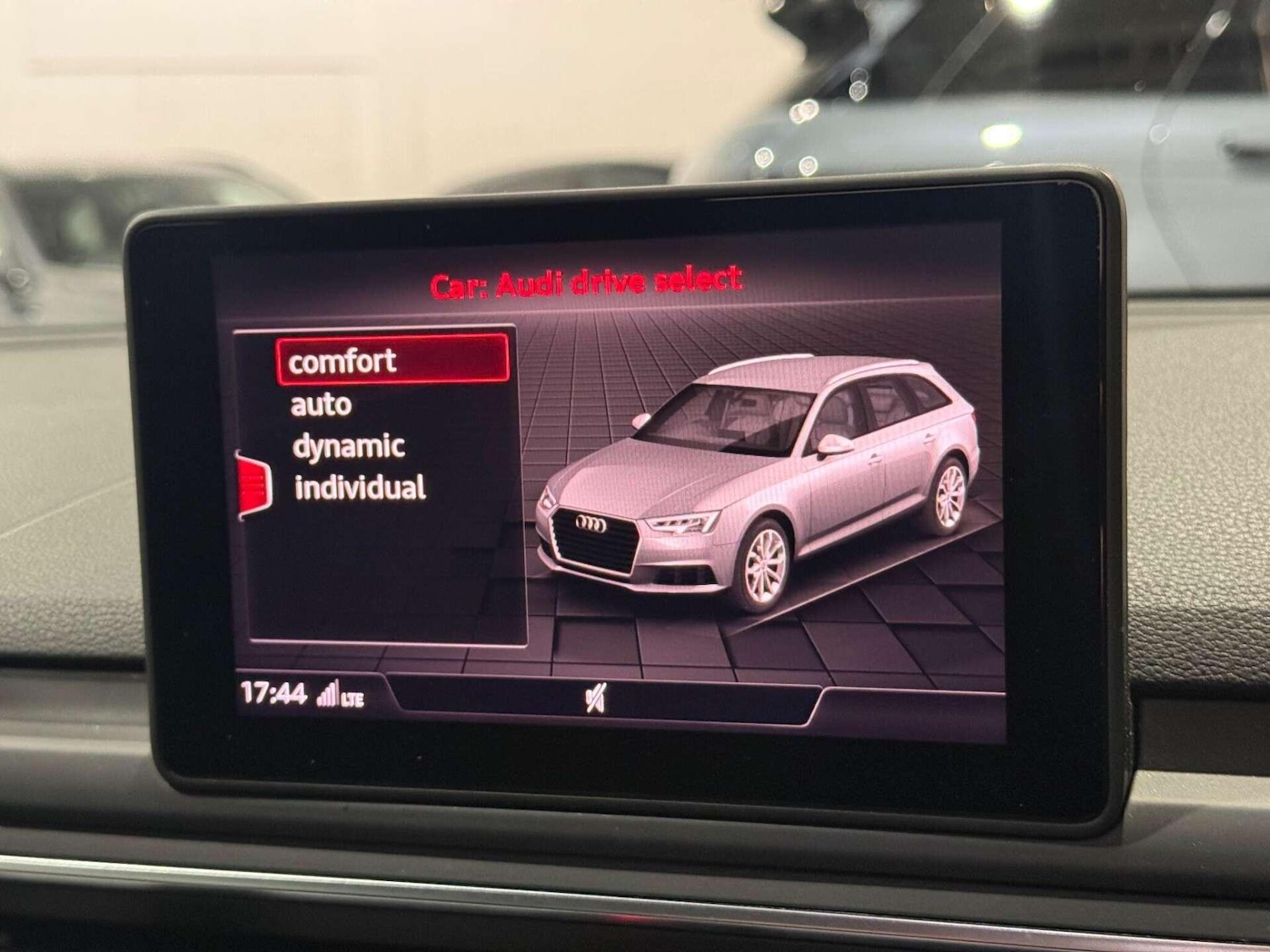 Used Audi A4 2019 for sale - 76936595: Photo 66