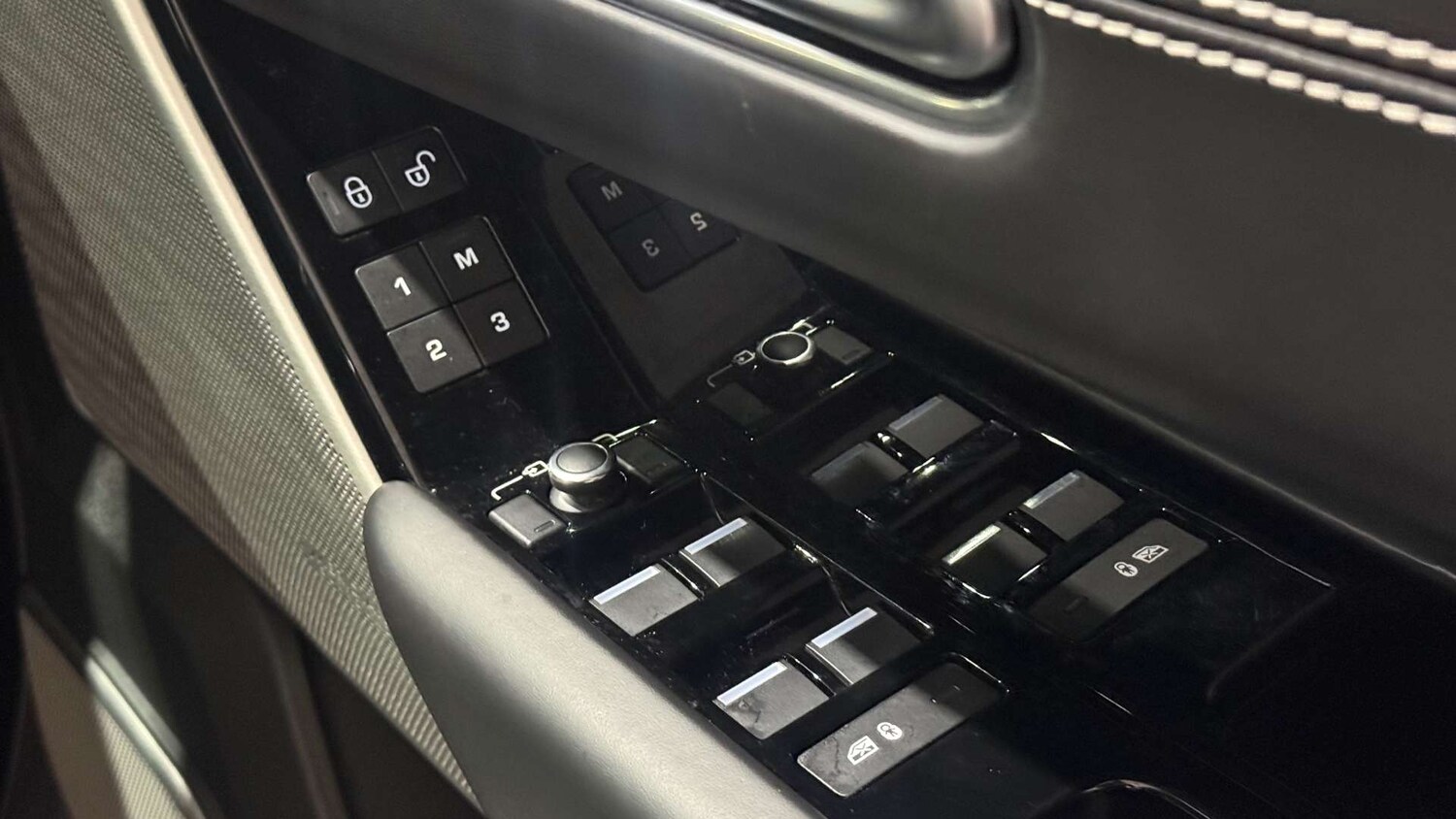 Used Land Rover Range Rover Velar 2019 for sale - 77493700: Photo 66