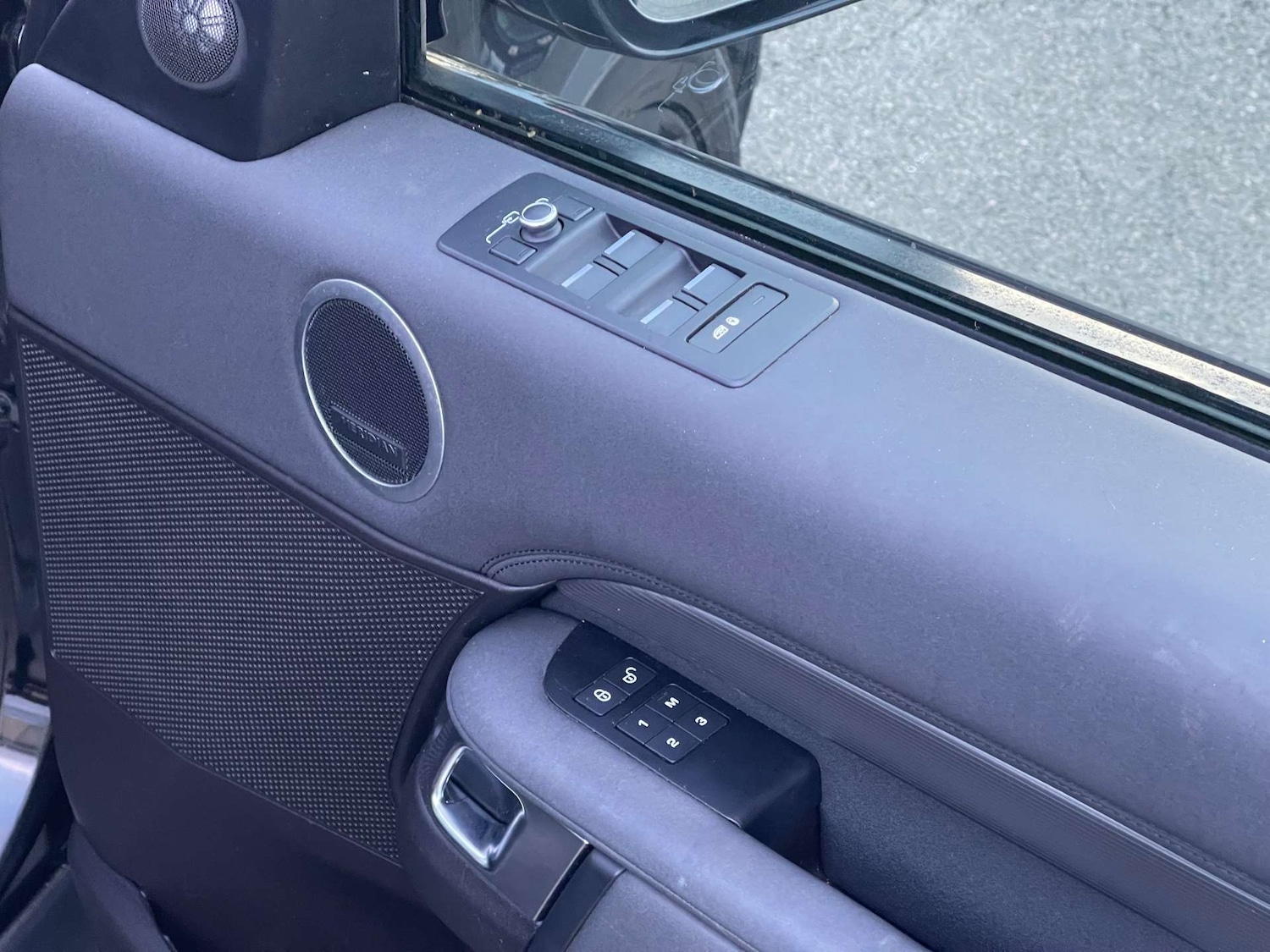 Used Land Rover Discovery 2018 for sale - 77493698: Photo 24