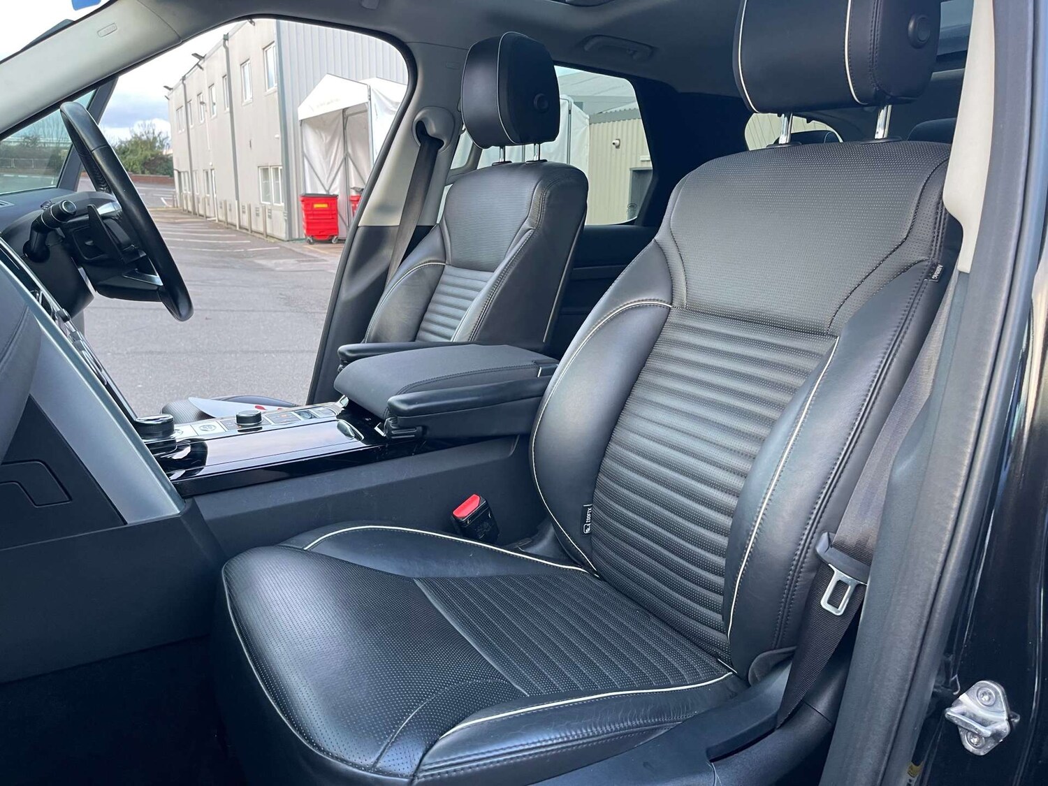 Used Land Rover Discovery 2018 for sale - 77493698: Photo 48