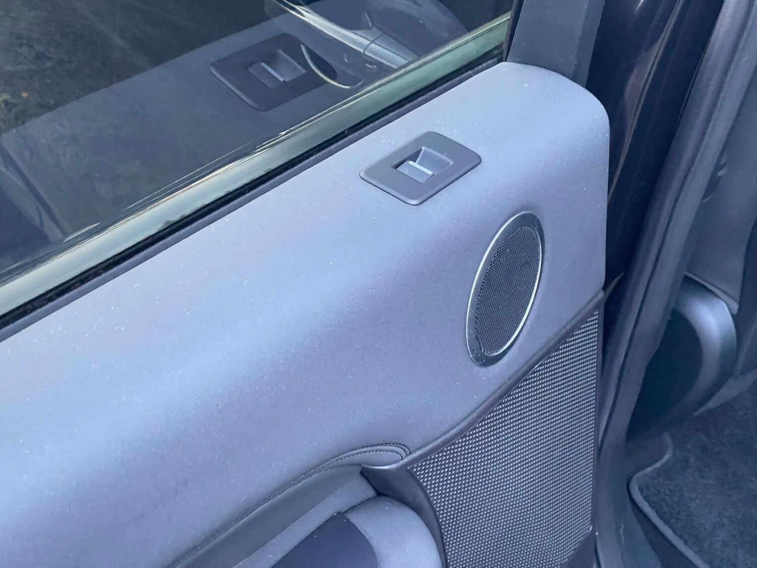 Used Land Rover Discovery 2018 for sale - 77493698: Photo 51