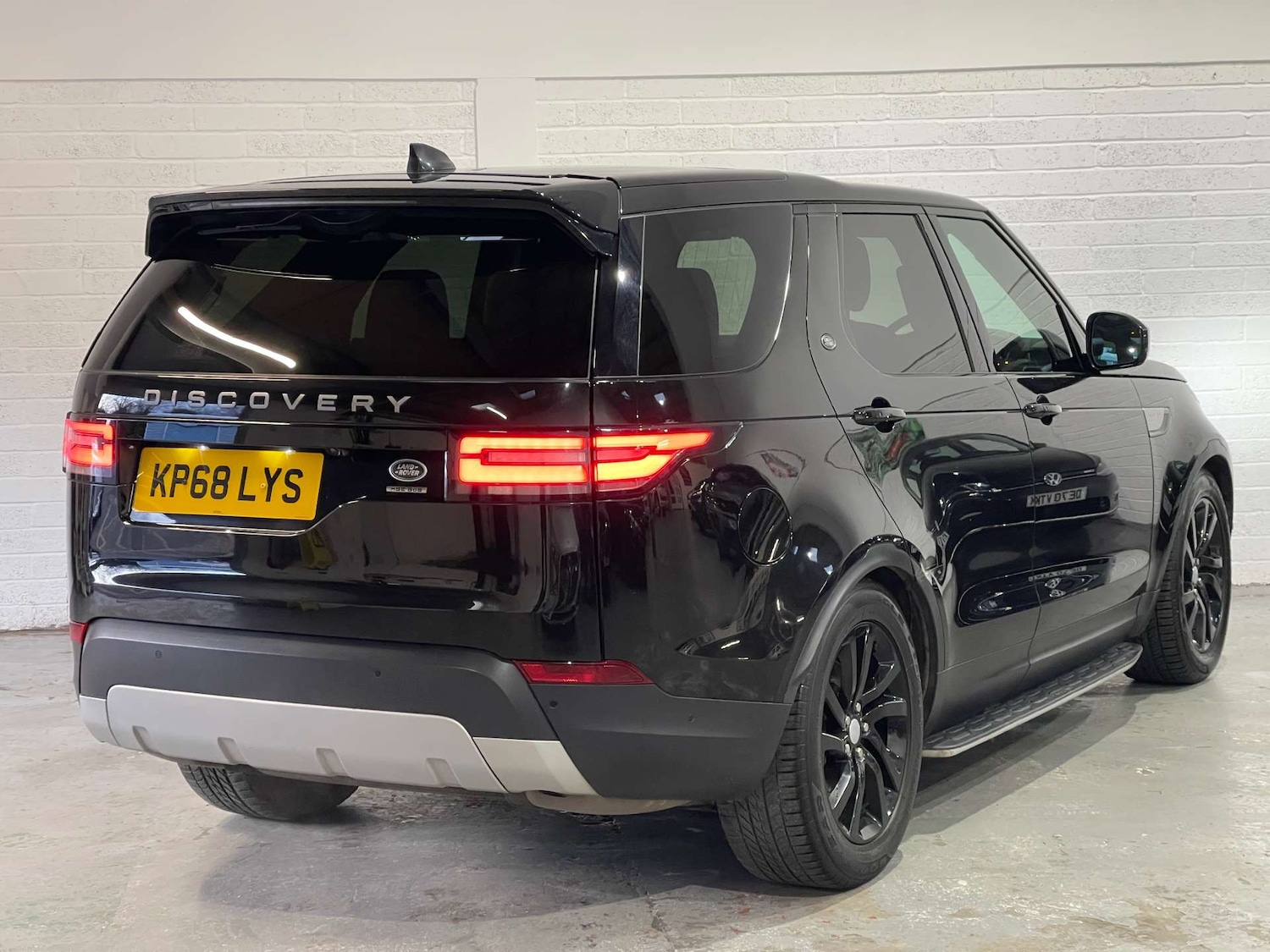 Used Land Rover Discovery 2018 for sale - 77493698: Photo 6