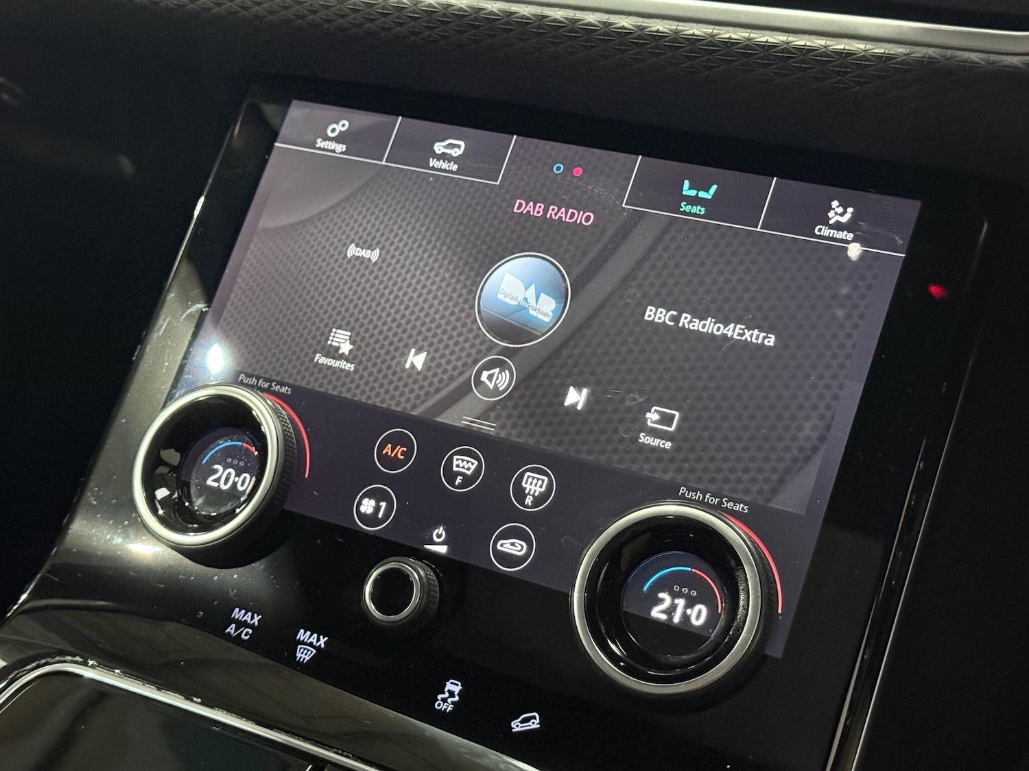 Used Land Rover Range Rover Velar 2018 for sale - 76295771: Photo 22