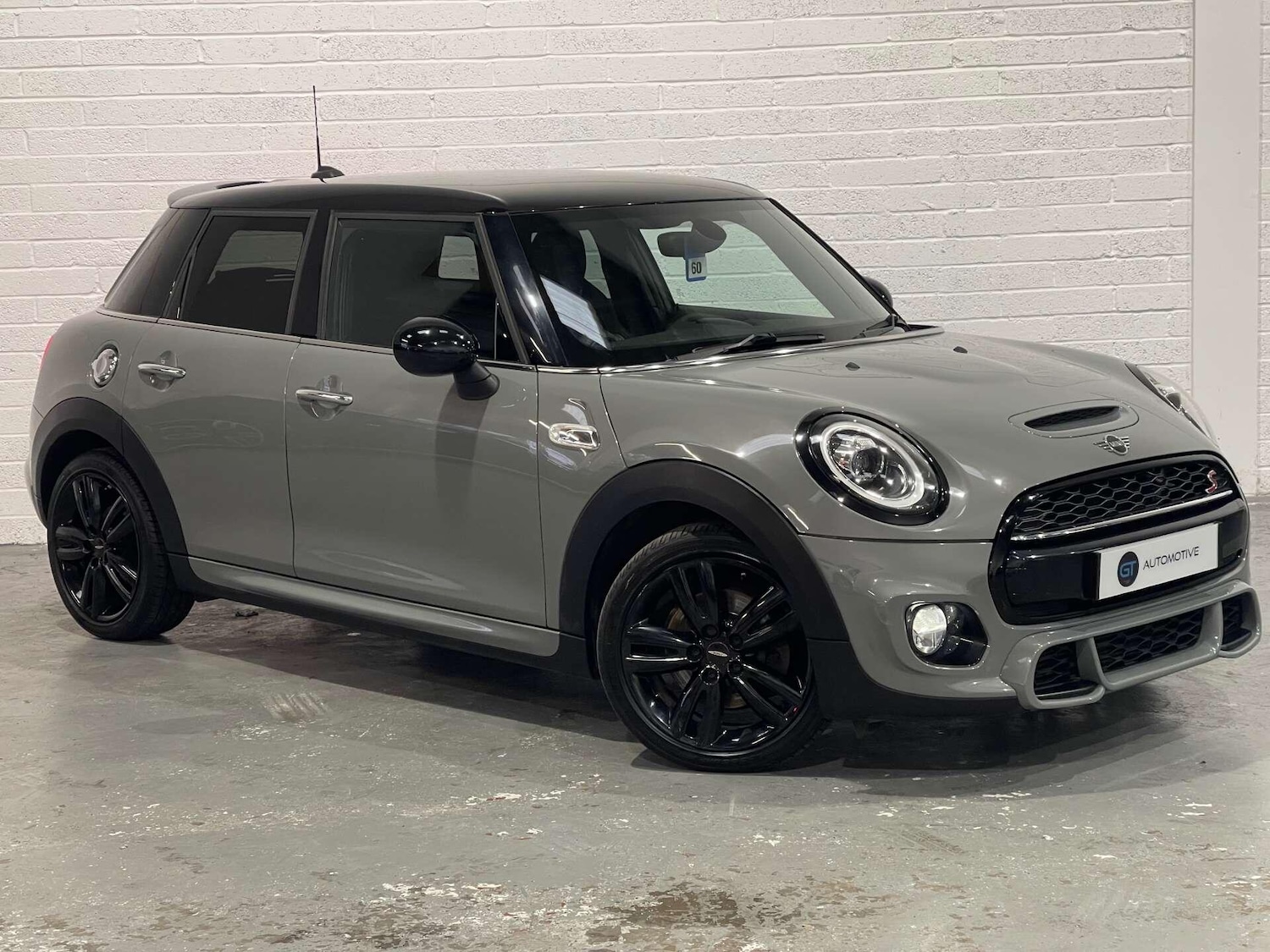 Used MINI Hatch 2018 for sale - 76936558: Photo 1