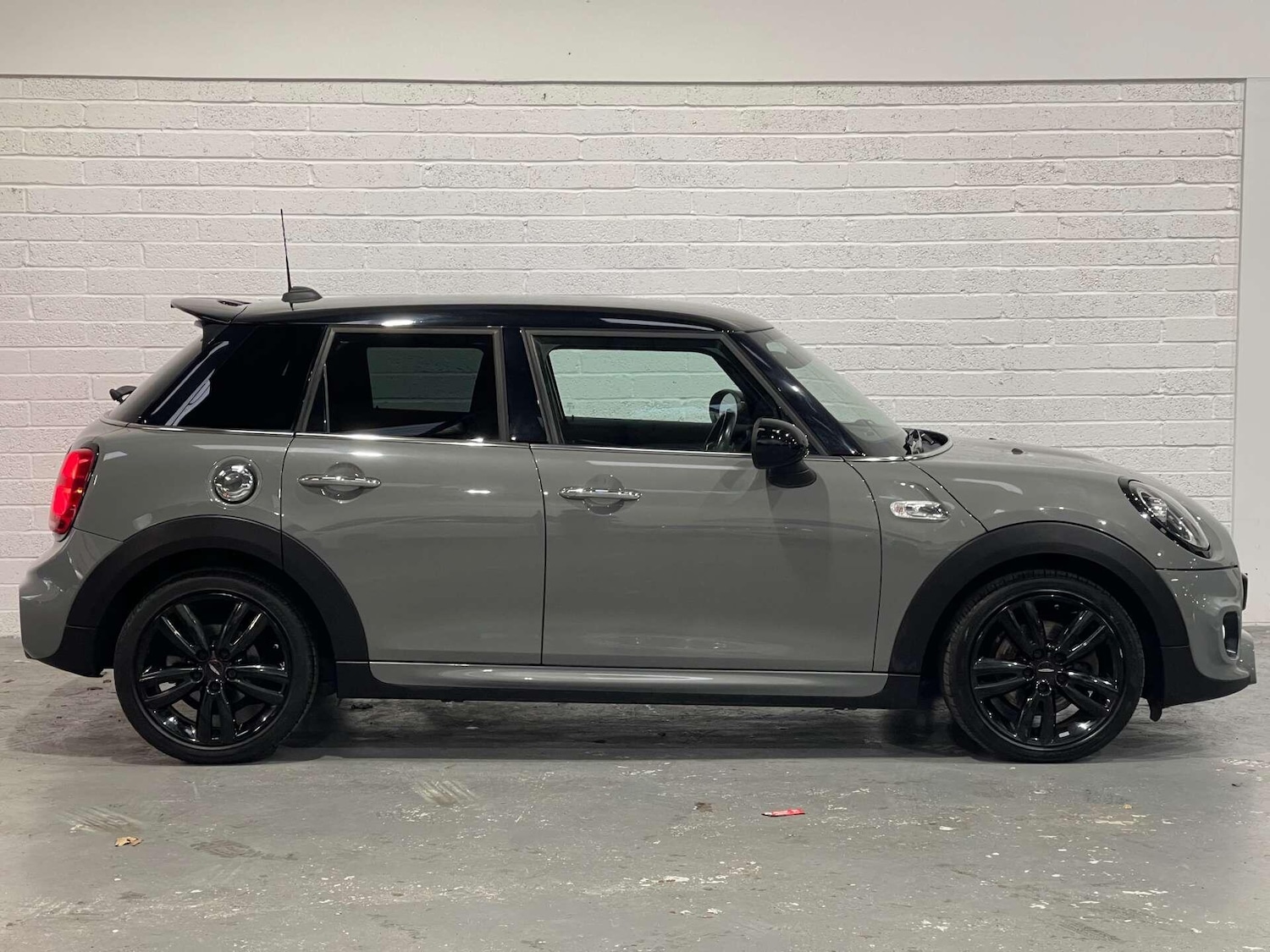 Used MINI Hatch 2018 for sale - 76936558: Photo 4